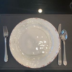 Elegant dinner plate.